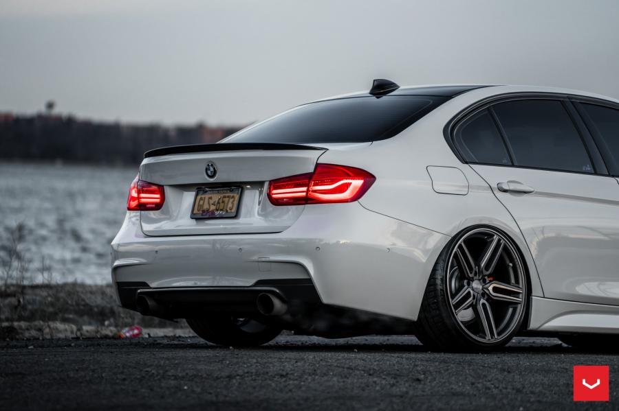 Детали экстерьера BMW M3 Sedan on Vossen Wheels (HF-1) 2018 года  (фото 25 из 57)